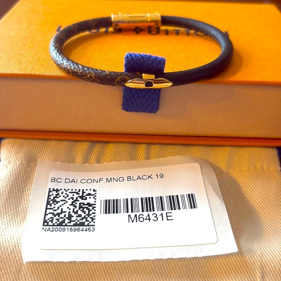 Brand new authentic Louis Vuitton daily confidential bracelet 19 cm - Picture 1 of 4